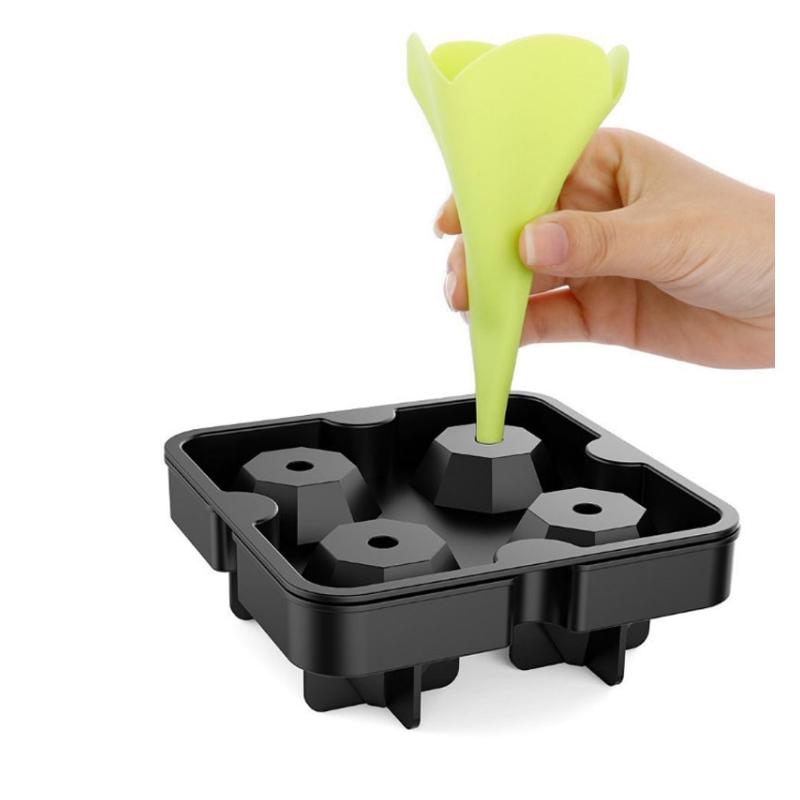 Cuburi de gheata in forma de diamant