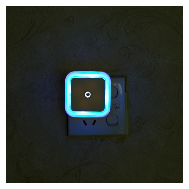 Lampa de veghe LED cu senzor de miscare